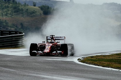 Fotogallery: Vettel e la Ferrari portano al debutto le Pirelli larghe