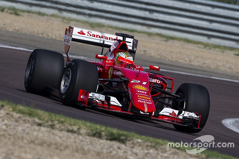 Fotogallery: ecco Gutierrez sulla SF15-T XL con le Pirelli larghe