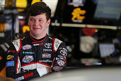 Erik Jones estreia na Sprint Cup em 2017 pela Furniture Row