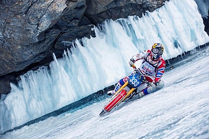 Combate el calor del verano, motos sobre hielo