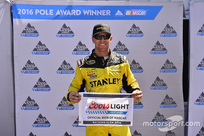 Ganador de la pole Carl Edwards, Joe Gibbs Racing Toyota