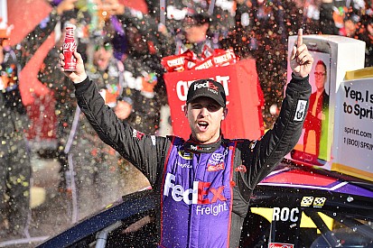 Hamlin supera passado recente no misto e vence em Glen