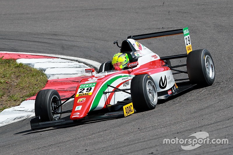 Brillante triunfo de Mick Schumacher que aún aspira al título de la F4