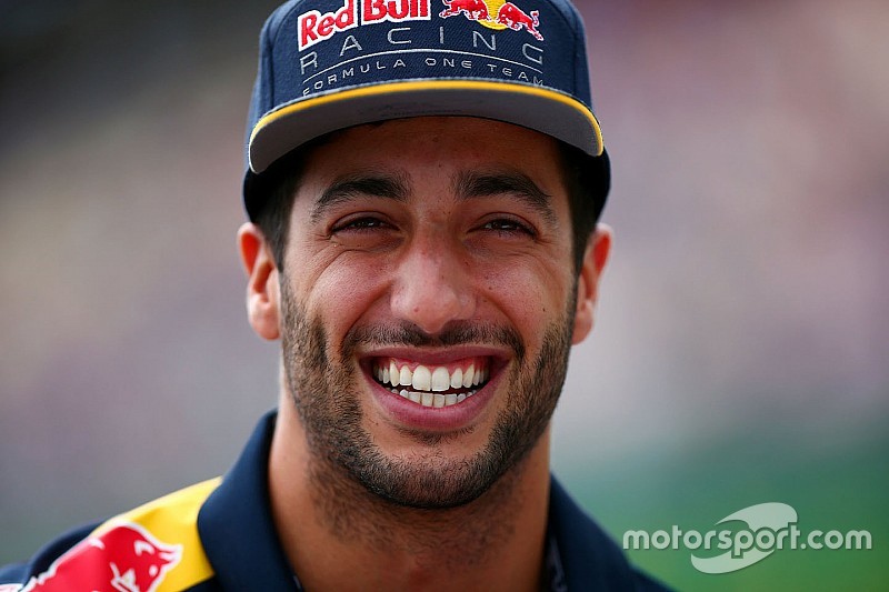 Ricciardo ve a Valentino Rossi como su modelo