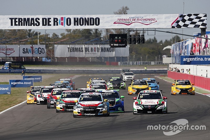 Start: Tom Chilton, Sébastien Loeb Racing, Citroën C-Elysée WTCC leads