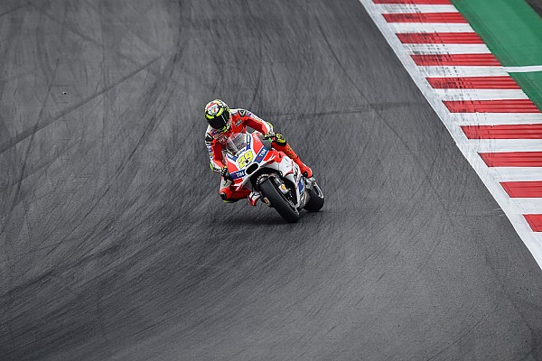 Iannone le arrebata la pole a Rossi in extremis