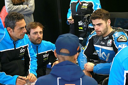 Fenati suspendu par le Sky Racing Team VR46