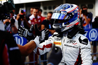Nyck de Vries et ses difficultés de la FR3.5 au GP3