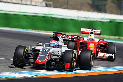 Grosjean pide un cambio en las reglas de banderas azules