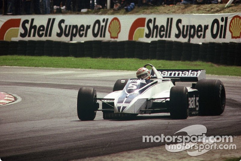 Nelson Piquet pasa sobre la Druids Corner