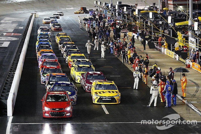 Chuva suspende e adia prova da NASCAR em Bristol