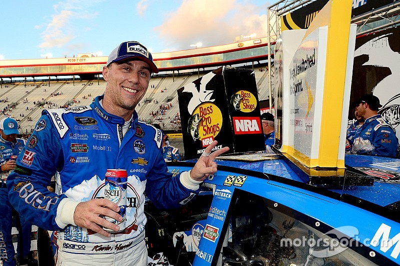 Kevin Harvick remporte la victoire à Bristol
