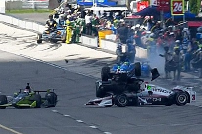 Castroneves se envolve em acidente impressionante em Pocono