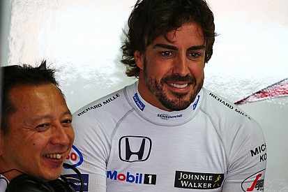 Alonso crê que Honda foi da “noite para o dia” em 2016