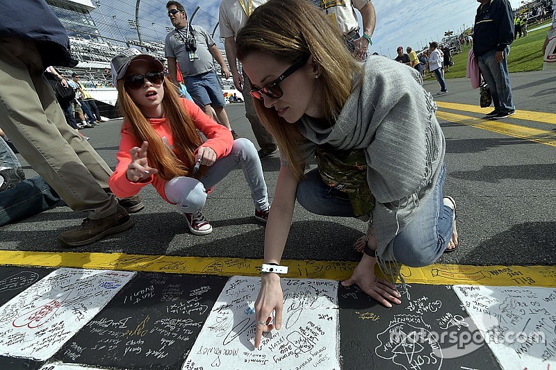 NASCAR oferece ingressos grátis para crianças em 2017