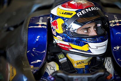 Buemi senza rivali il primo giorno a Donington Park