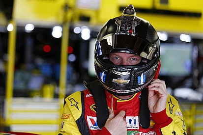 Earnhardt Jr. seguirá fuera debido a los síntomas de conmoción cerebral