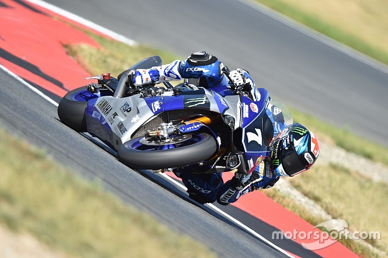 Bradley Smith se abre una pierna