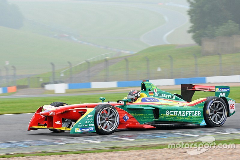 A Donington prima della pioggia nessuno batte Abt