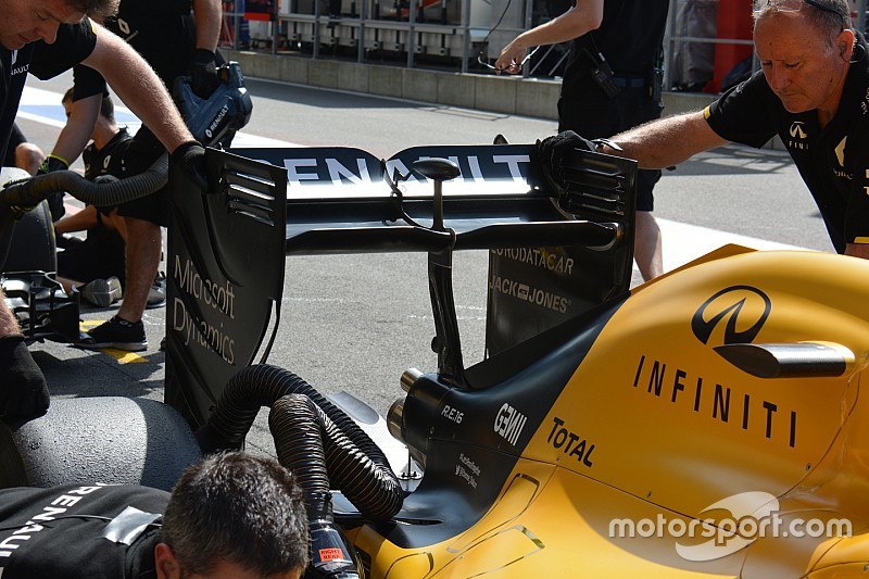 Renault Sport F1 Team RS16, ala posteriore