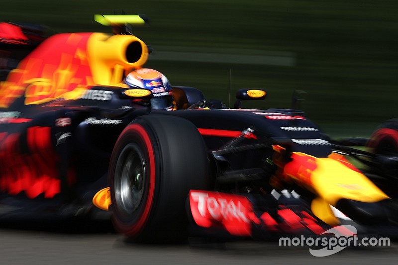 Verstappen e Ricciardo com pneus diferentes na largada