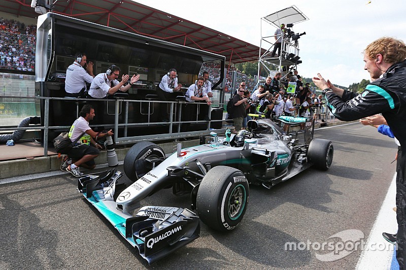 Rosberg vince a Spa con Hamilton terzo in rimonta. Harakiri Ferrari al via