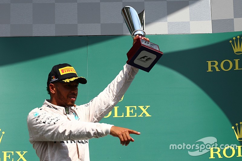 Hamilton: "Non credo che Nico fosse contento di trovarmi sul podio..."