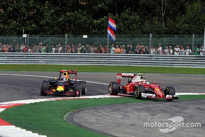 Wolff - Verstappen, un pilote "rafraîchissant" mais "dangereux"