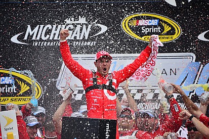 Larson conquista vitória inédita na Sprint Cup em Michigan