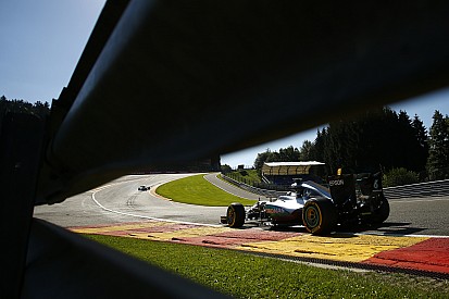 Un dato clamoroso: 700 kg di carico sulla posteriore destra all'Eau Rouge!