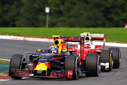 Verstappen: Vettel e Kimi deveriam ter "vergonha"