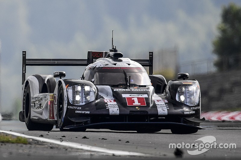L'équipe Porsche se prépare à une course des extrêmes à Mexico