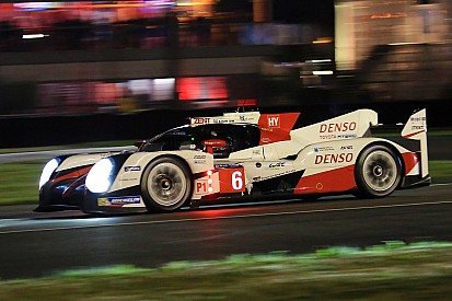 Le Mans 24 Jam: Malam datang, Toyota pimpin balapan