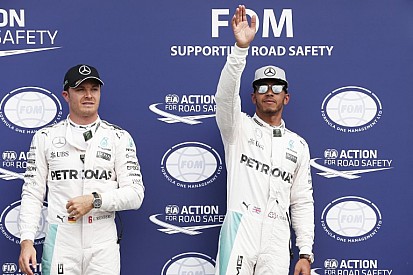 Rosbergnek lesz egy szabad versenye Hamilton motorcseréje miatt
