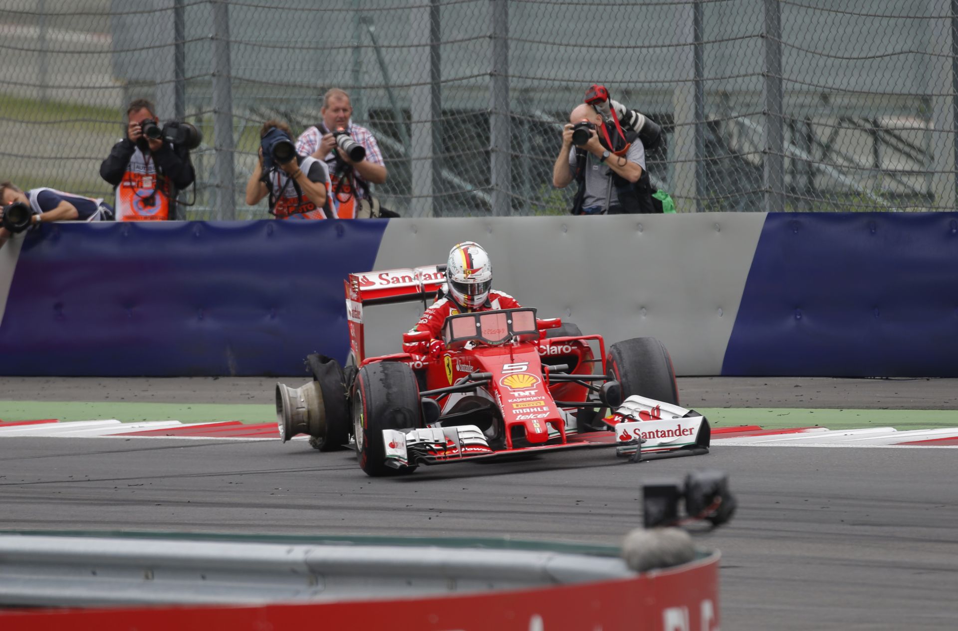 WOW: Rosberg kameranézetből Vettel gumirobbanása a Red Bull Ringről