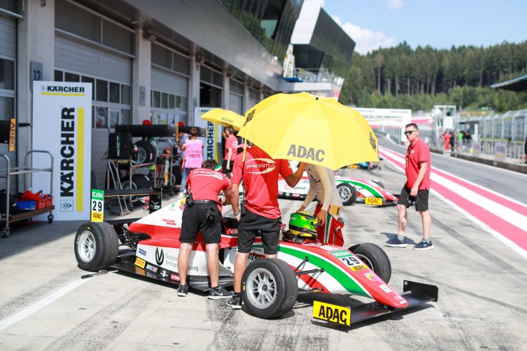 Mick Schumacher élete versenyét futotta az F4-ben: a 33.helyről indult és 11. lett!
