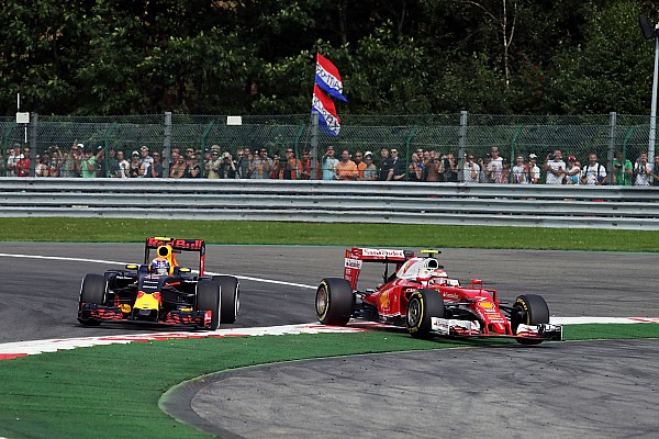 Formel-1-Rennleiter Charlie Whiting bittet Max Verstappen zum Gespräch