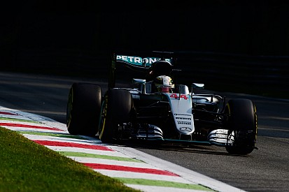Hamilton leidt de dans na eerste dag in Monza, Verstappen vijfde