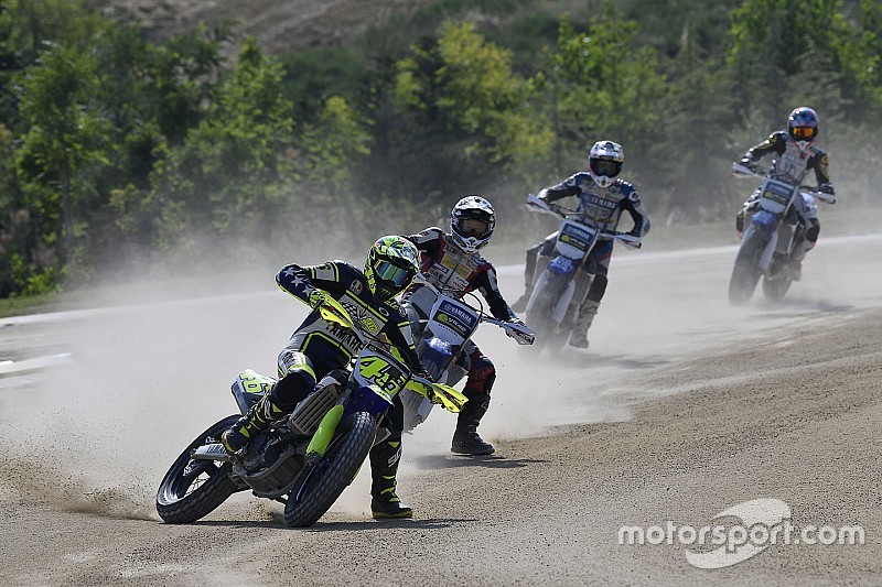 Valentino Rossi und die Teilnehmer am Master-Camp