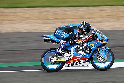 Navarro dendert door in derde training op Silverstone