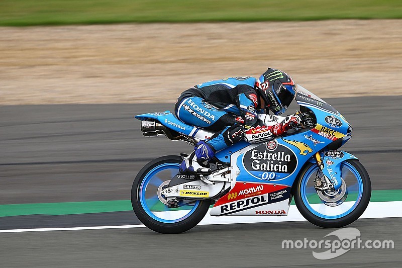 Navarro dendert door in derde training op Silverstone