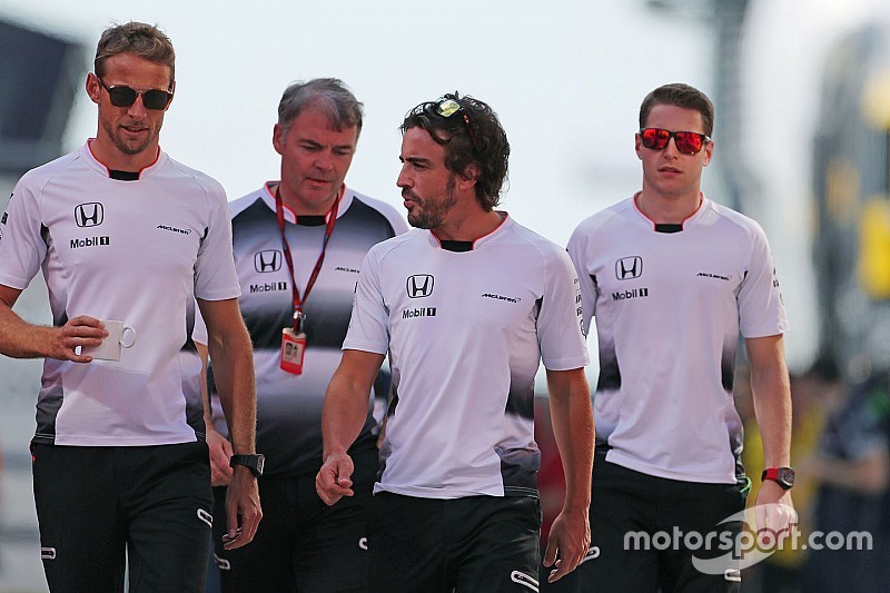 Vandoorne-Alonso, titulares en 2017; Button renueva como reserva