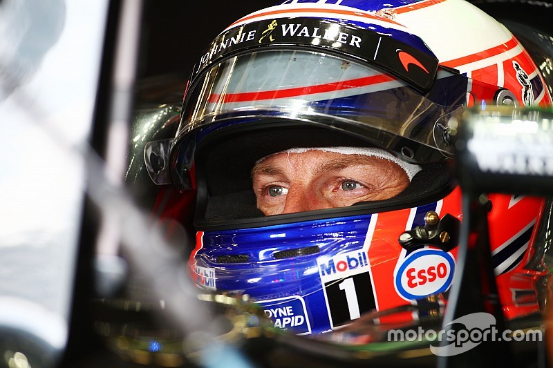 Dennis dice que el posible regreso de Button no está vinculado a Alonso