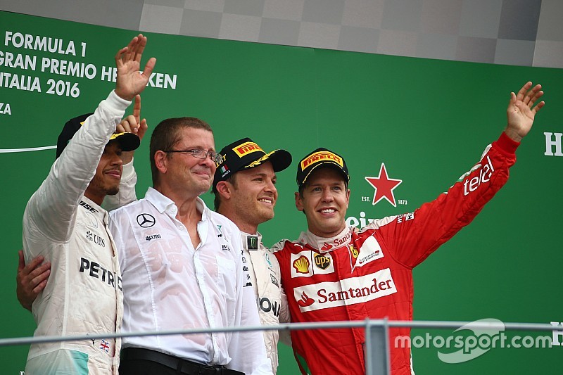 Rosberg se llevó una carrera que Hamilton tiró en el inicio