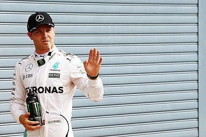 Feliz, Rosberg puxa coro de música do White Stripes no pódio