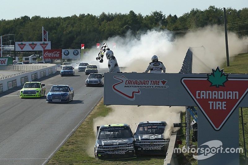 Une arrivée musclée et une confrontation en série NASCAR Trucks