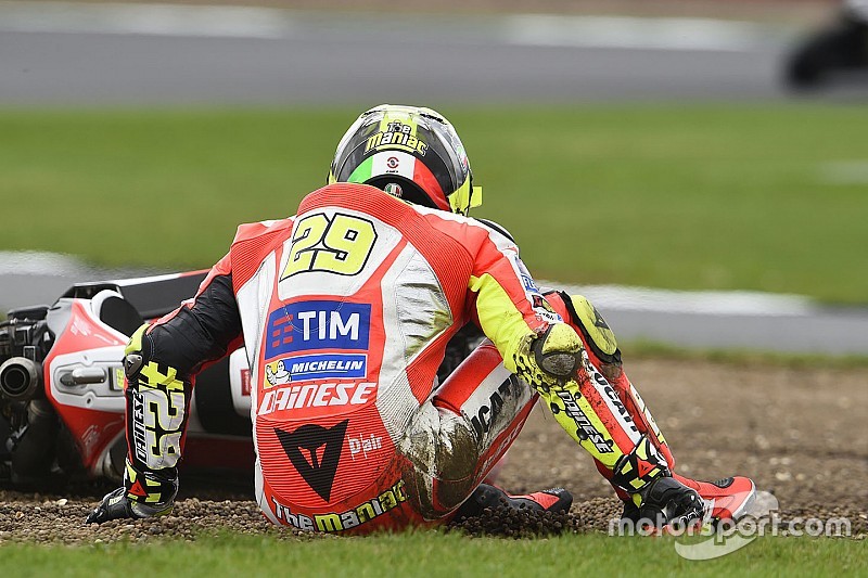 Ducati: la Desmosedici GP "sfinisce" Dovizioso e Iannone!
