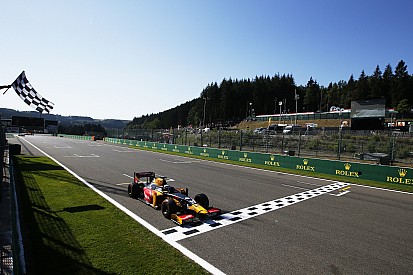 Após vitória em Monza, Giovinazzi testa simulador da Ferrari