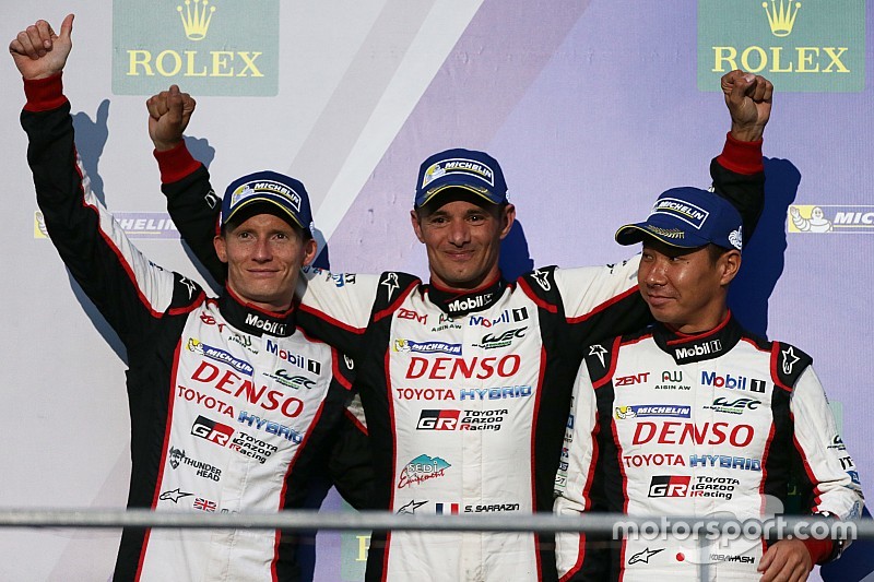 Podium: les 3e, #6 Toyota Racing Toyota TS050 Hybrid: Stéphane Sarrazin, Mike Conway, Kamui Kobayashi