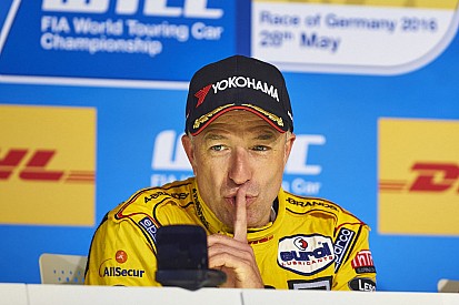 Tom Coronel lorgne sur la Citroën pour 2017